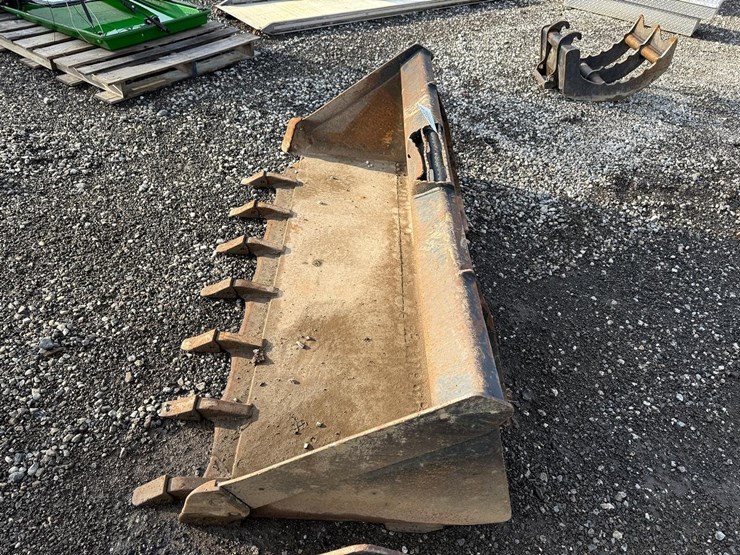 76”-skid-steer-tooth-bucket-image-2