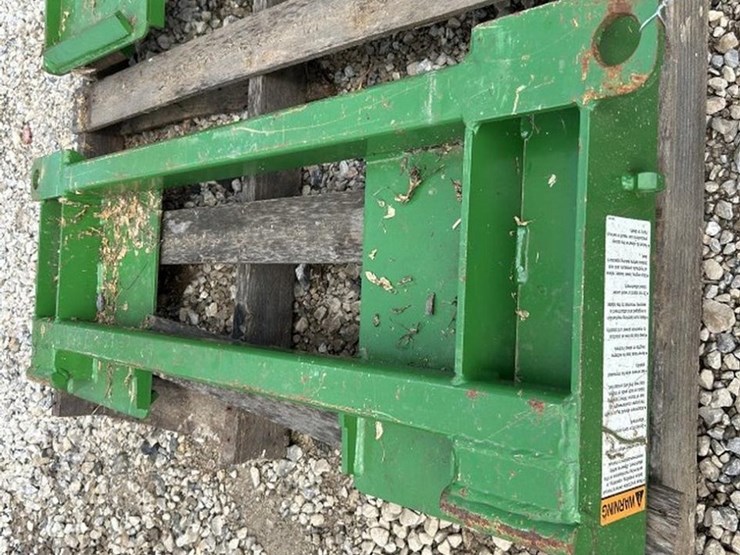 skid-steer-to-jd-50c-carrier-adaptor-image-3