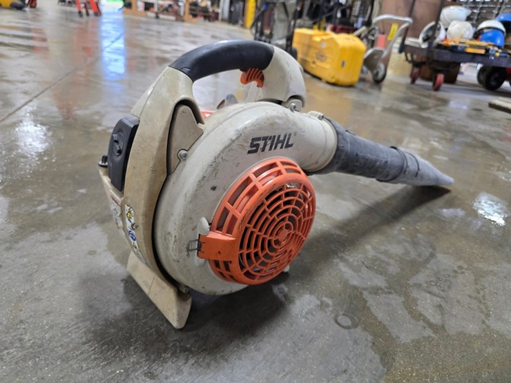 #9714-•-stihl-bg86-leaf-blower-image-4
