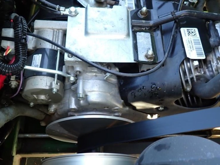 2012-john-deere-gator-image-10