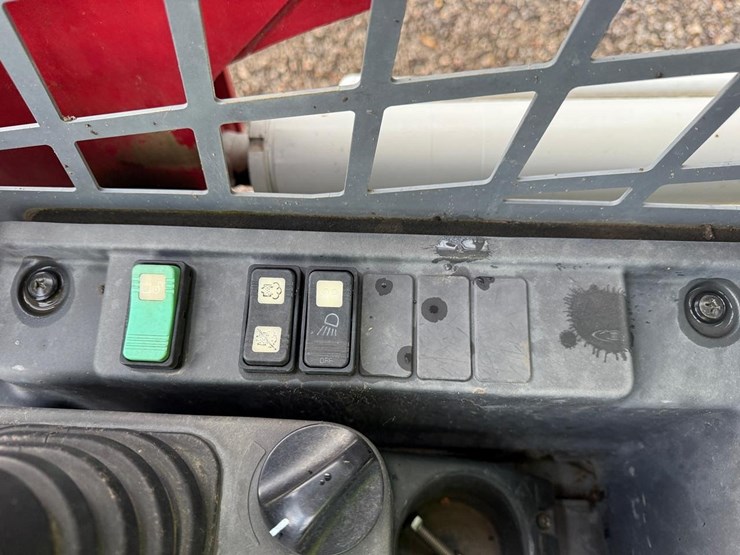 2020-takeuchi-tl8-image-25