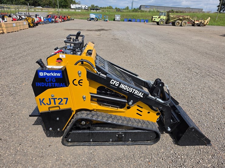 #2086-•-2026-cfg-kjt27-track-dingo-image-4