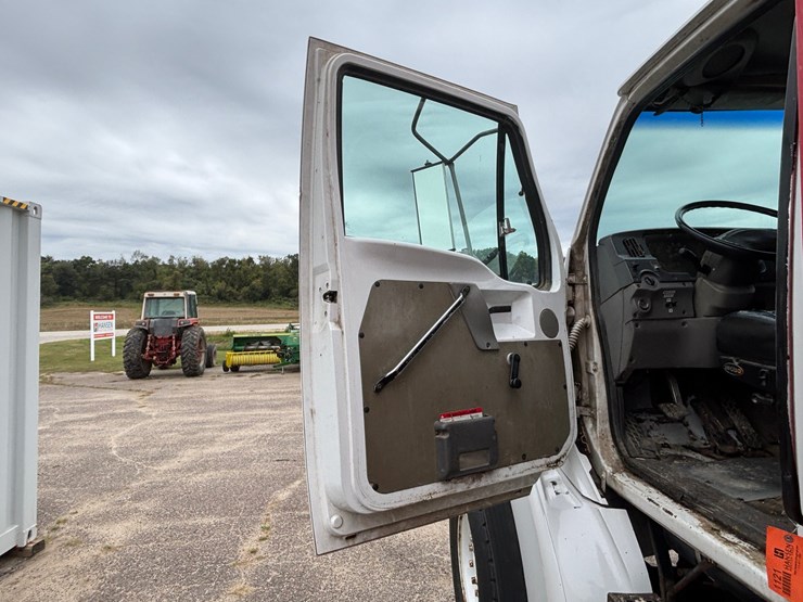 #1201-•-1999-sterling-silage-truck-(has-wi-title)-image-29