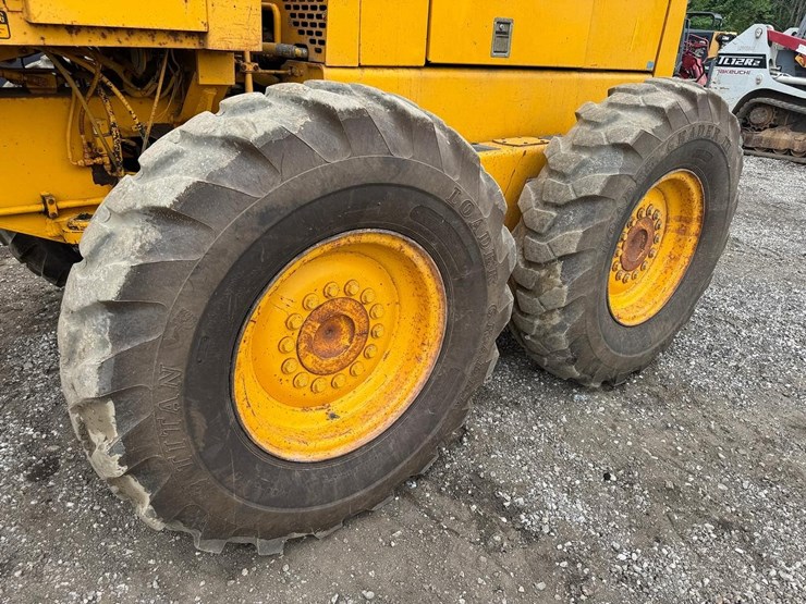 deere-672b-image-13