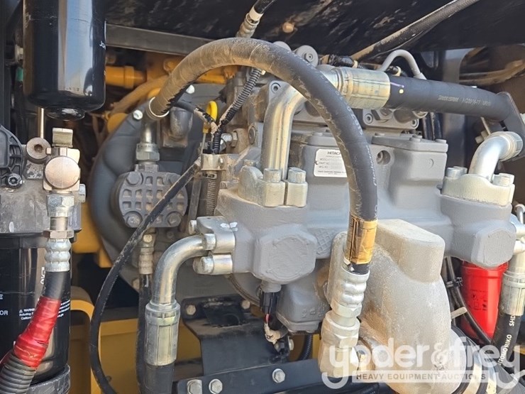 2019-deere-210g-lc-image-42