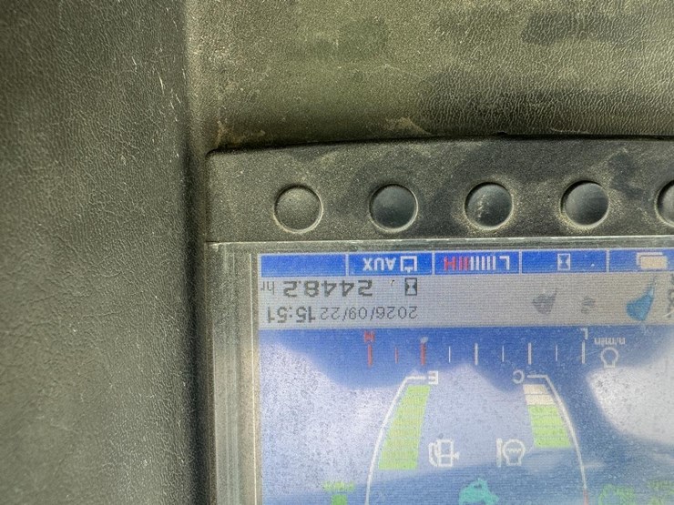 2016-takeuchi-tb260-image-25