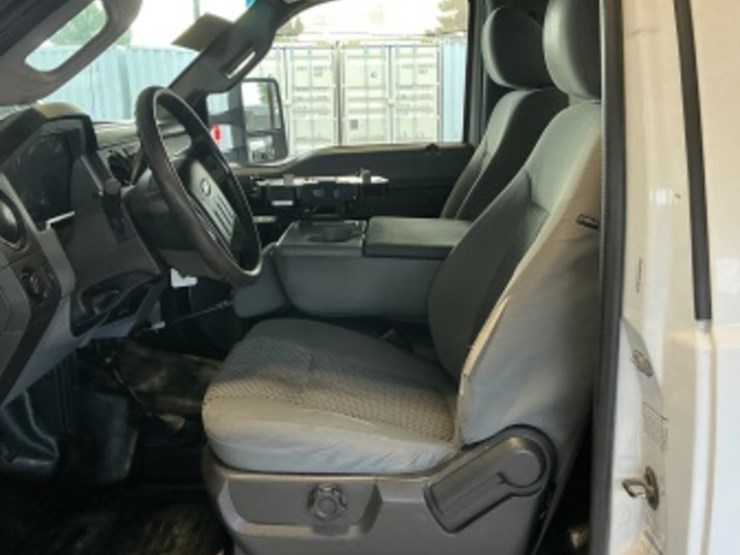 2013-ford-f550-image-22