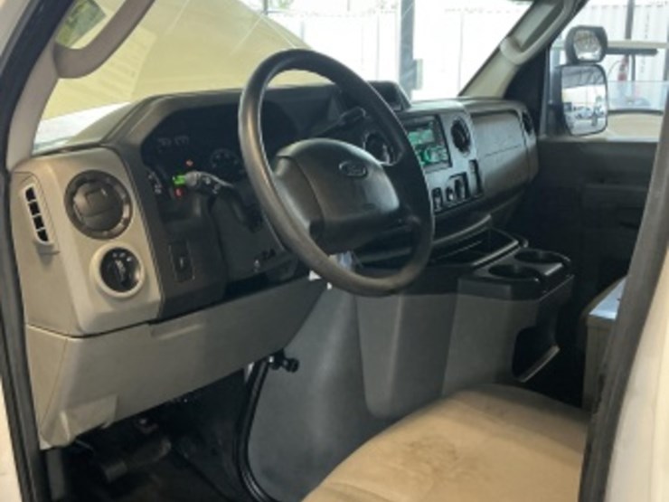 2009-ford-cargo-image-25