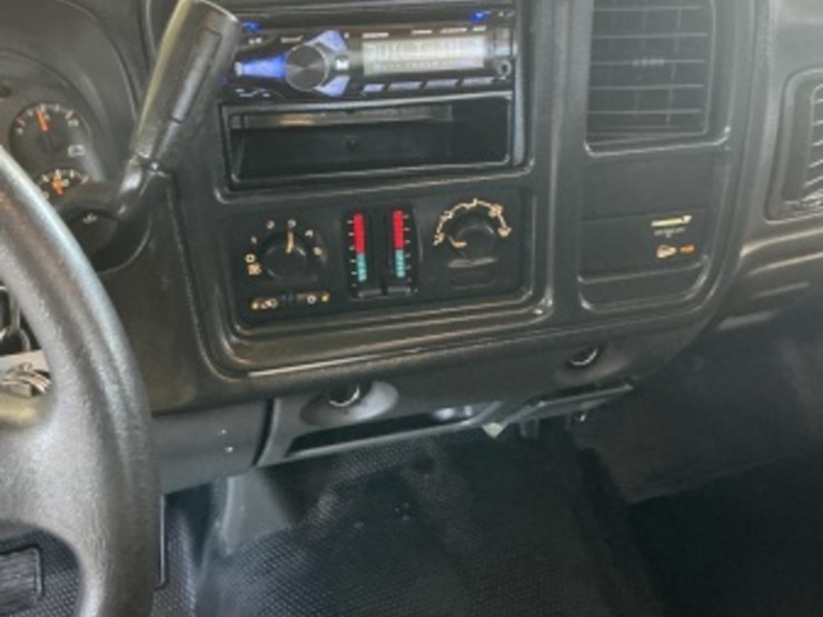 2005-chevrolet-silverado-2500hd-image-19