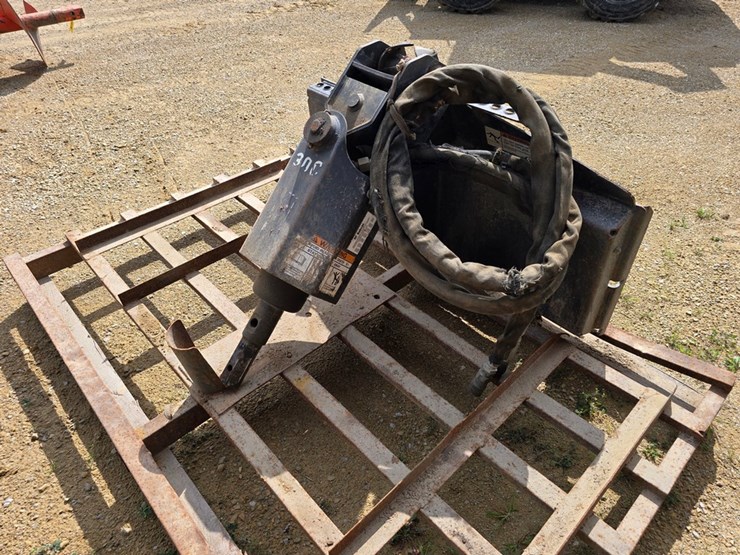 #9613-•-2009-bobcat-300-direct-drive-post-hole-digger-image-1