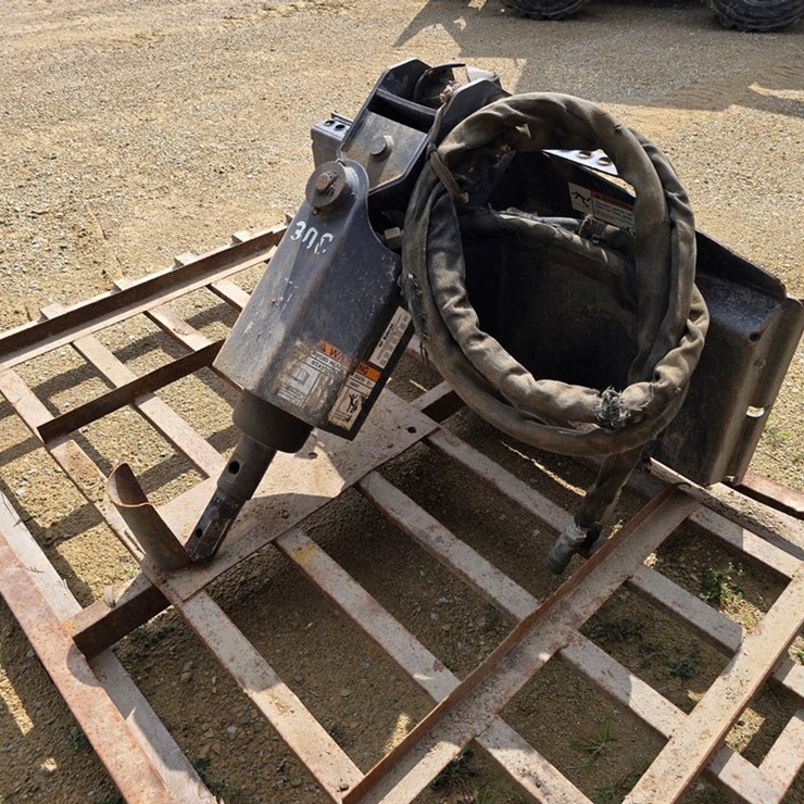 #9613 • 2009 Bobcat 300 Direct Drive Post Hole Digger