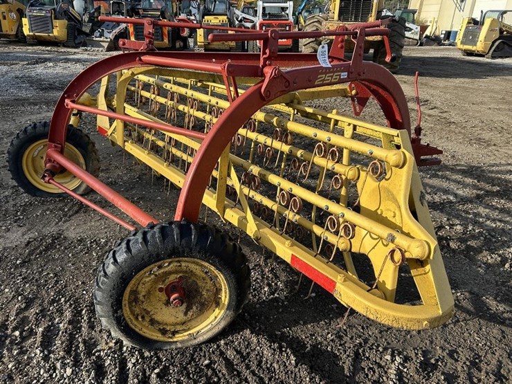 new-holland-256-image-4