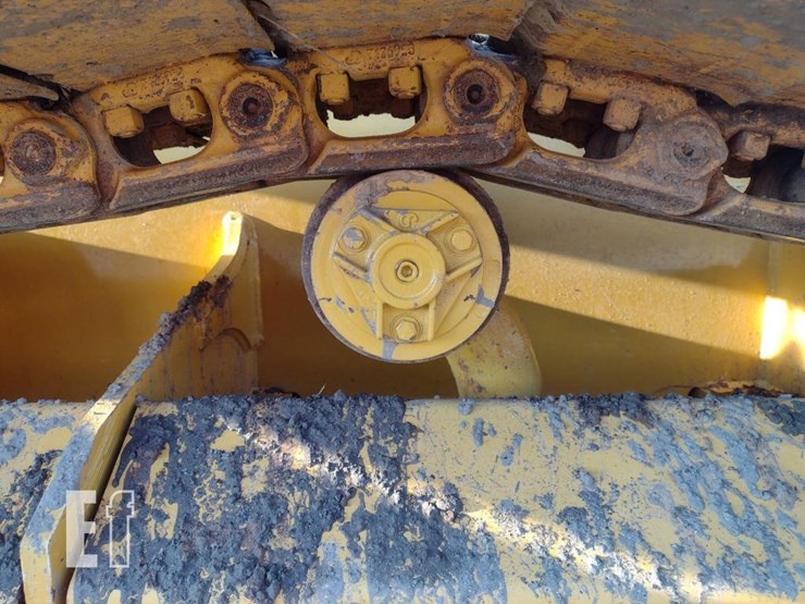 2023-deere-550k-lgp-image-30