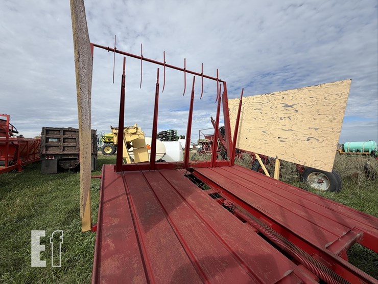 new-holland-1033-image-9