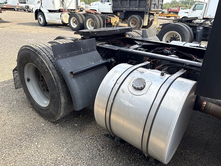 2019-kenworth-t680-image-5