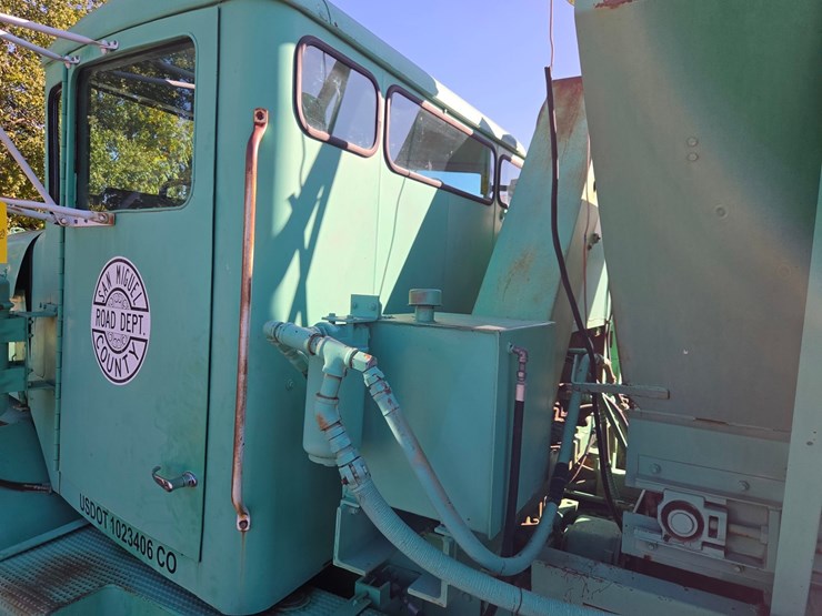 #3410-•-1974-oshkosh-p2025-1e1-plow-truck-image-23