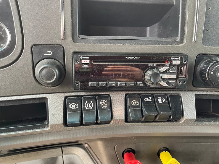 2017-kenworth-t680-image-49