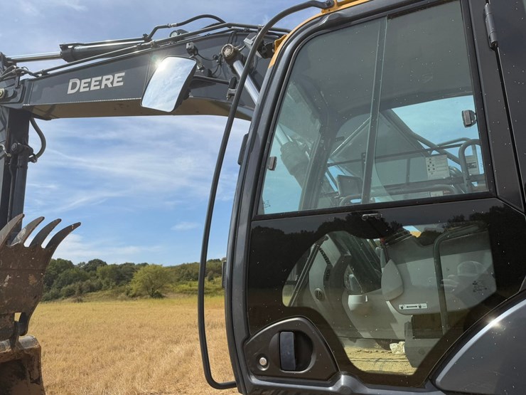 2024-deere-210g-lc-image-9