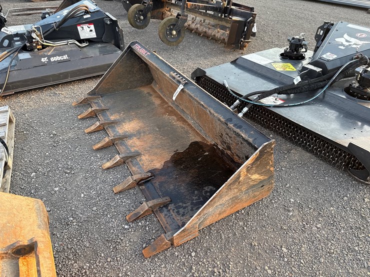 #2019-•-trubilt-72"-skid-steer-tooth-bucket-image-1