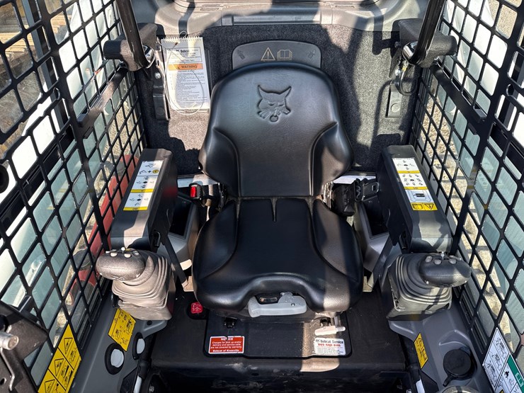 2025-bobcat-t650-image-13