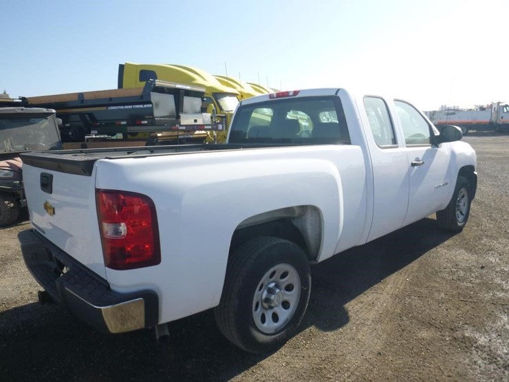 2013-chevrolet-1500-image-3