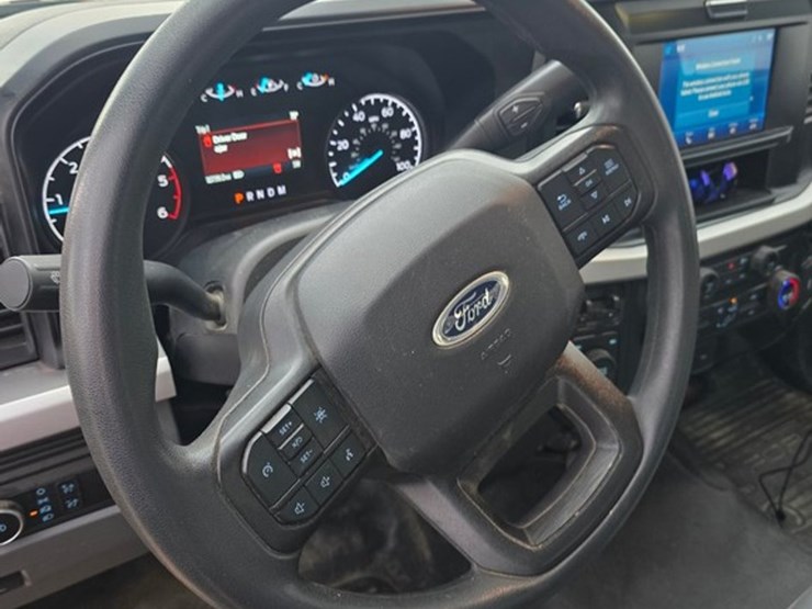 2025-ford-f550-xl-image-31