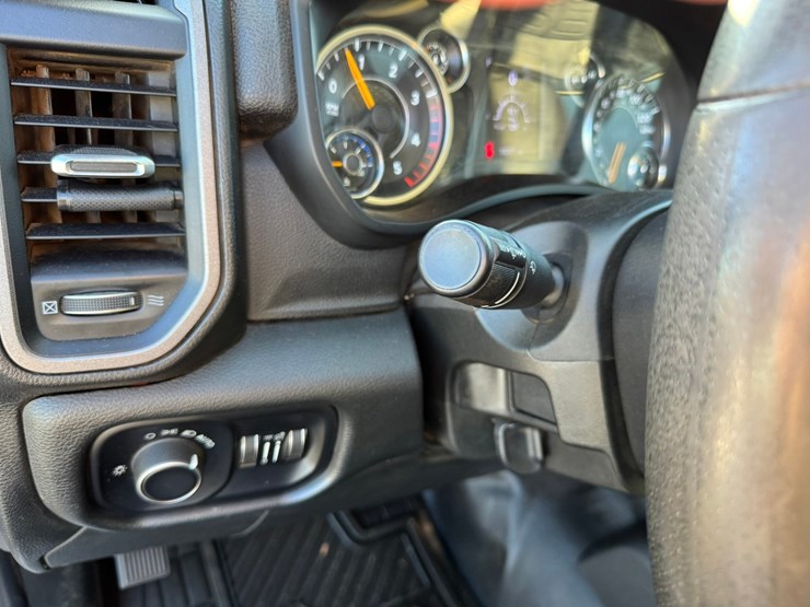 2020-dodge-3500-image-44