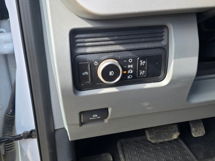2023-ford-f350-xlt-image-28