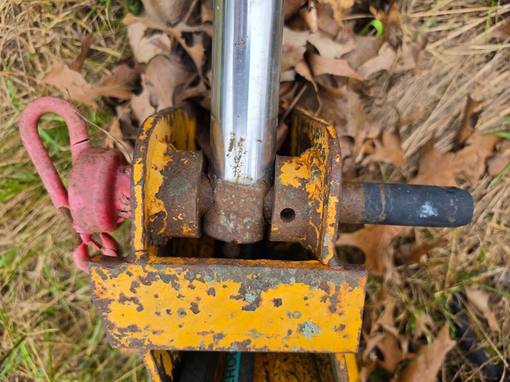 #25268-•-international-3082-series-a-back-hoe-attachment-image-30
