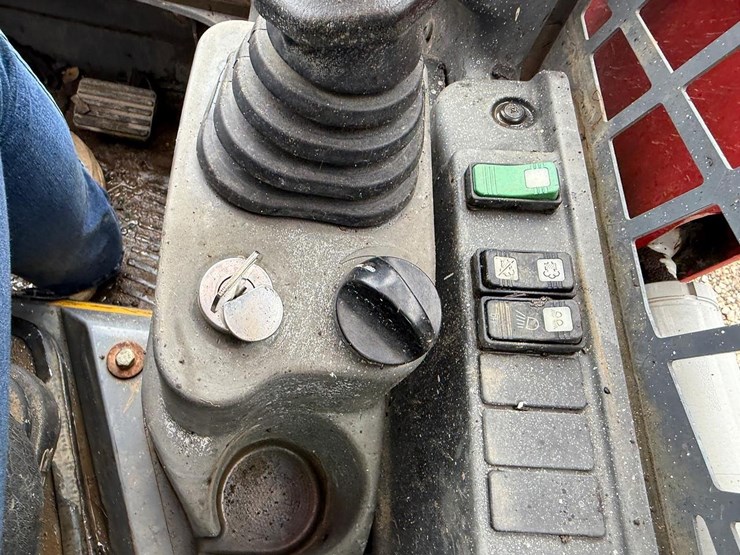 2021-takeuchi-tl8-image-25