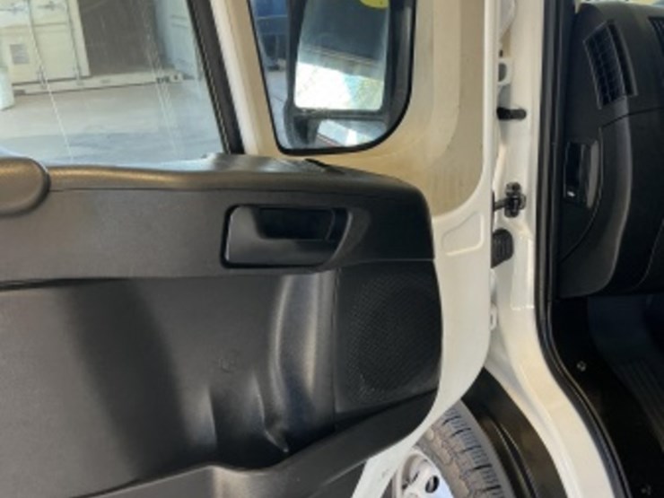 2020-dodge-2500-image-25