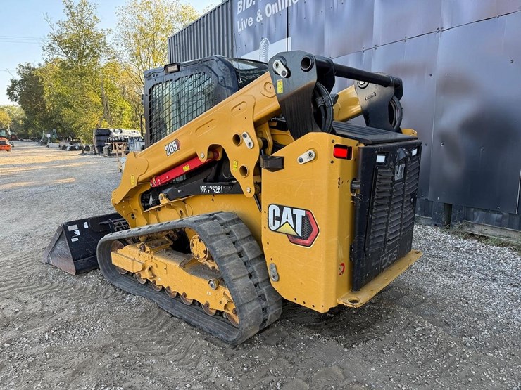 2024-caterpillar-265-image-2