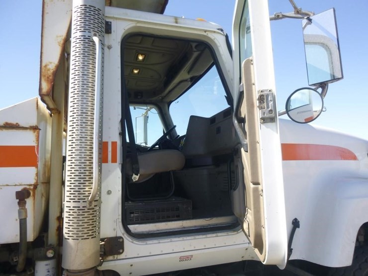2008-international-df557-t/a-dump-truck-image-24
