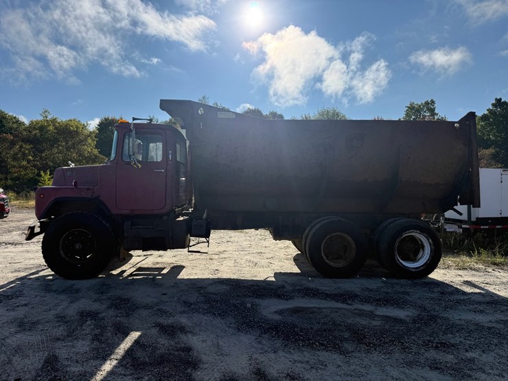 mack-dm685s-image-2