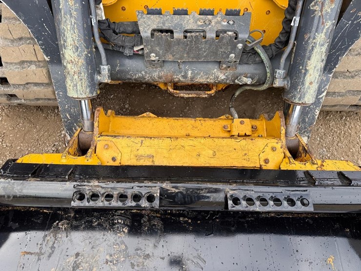 2024-deere-331g-image-10