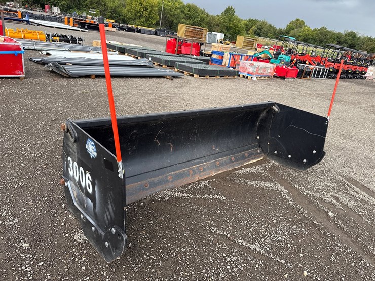 #2009-•-blue-diamond-96"-skid-steer-snow-pusher-image-1