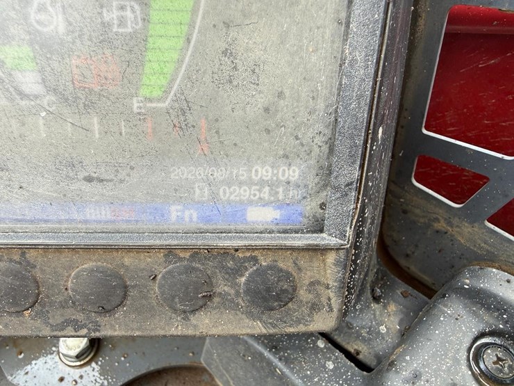 2021-takeuchi-tl8-image-23