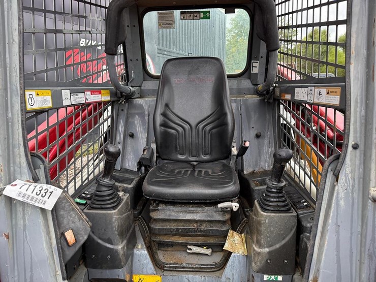 2020-takeuchi-tl8-image-12