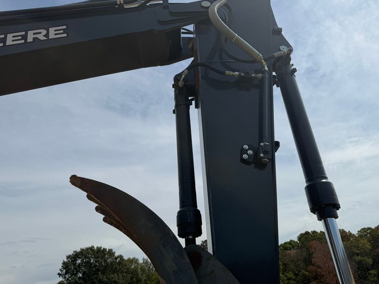 2024-deere-210g-lc-image-21
