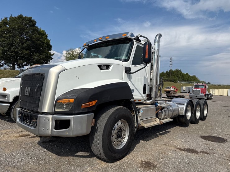 2017-caterpillar-ct660-image-1