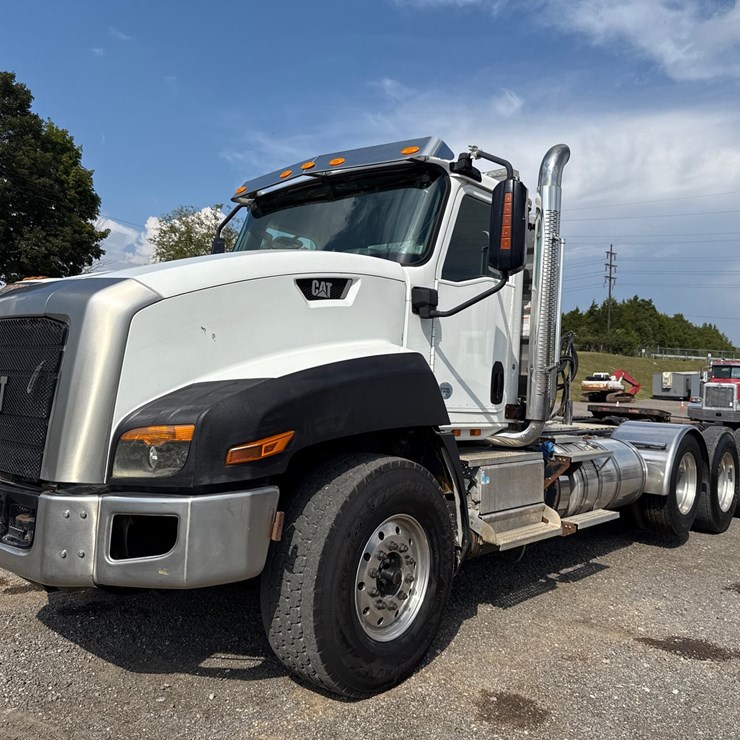 2017 CATERPILLAR CT660