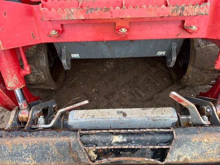 2023-takeuchi-tl8-image-12