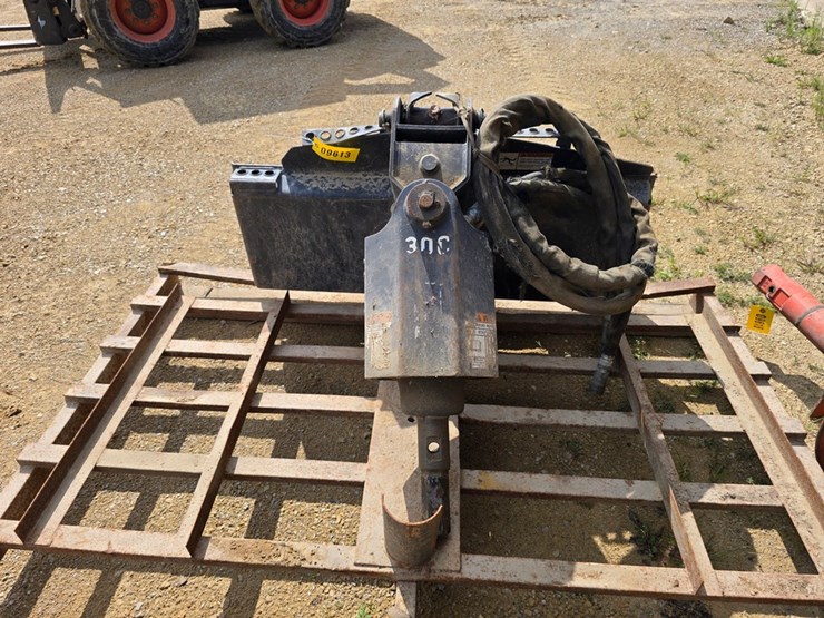 #9613-•-2009-bobcat-300-direct-drive-post-hole-digger-image-8