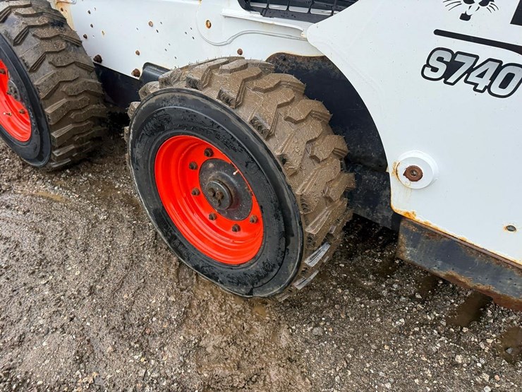 2022-bobcat-s740-image-15