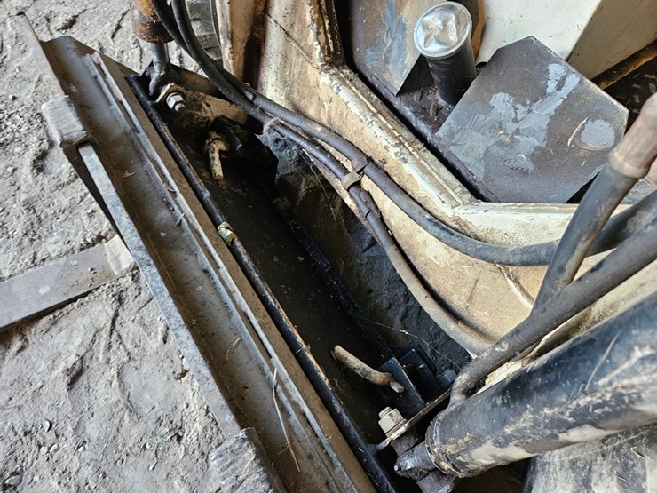 #8703-•-hydra-mac-mmii10-skid-steer-image-11