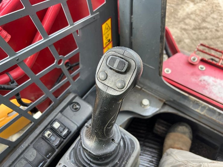 2023-takeuchi-tl8-image-22