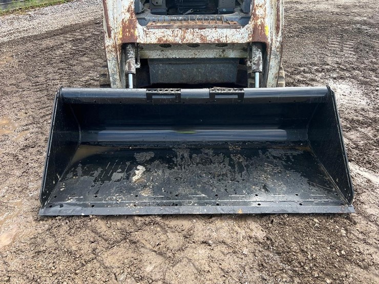 2011-takeuchi-tl230-image-11