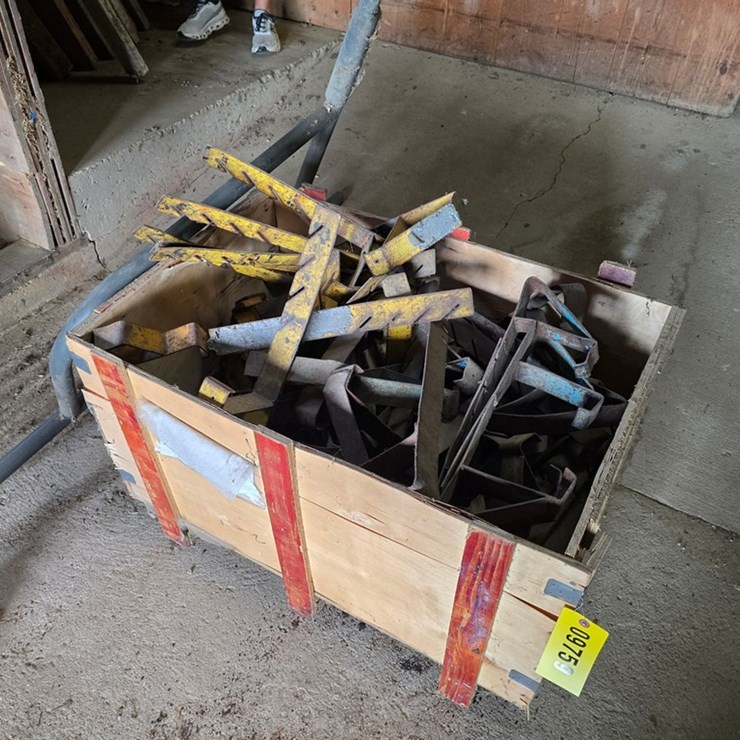 #9759 • Bin Of Roofer TOe Hold Bracket