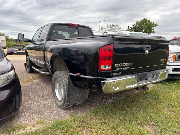 2004-dodge-3500-image-6