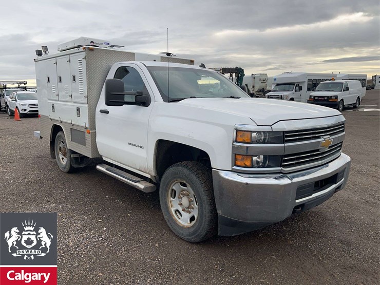 2015-chevrolet-silverado-2500hd-image-2